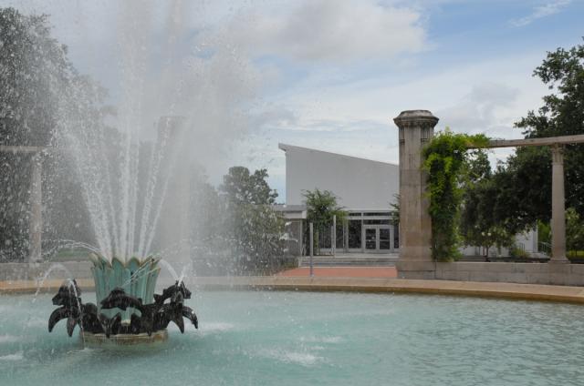 contemporary image of fountain in City Park